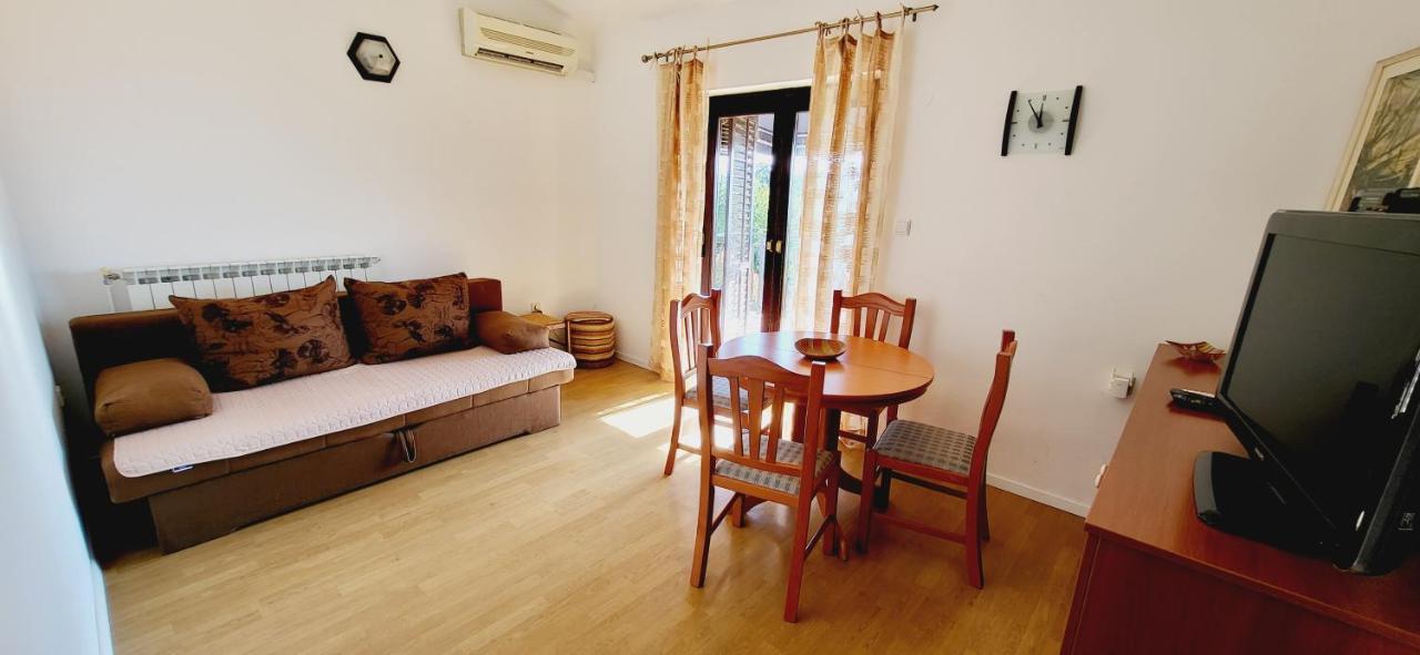 Apartments Italo By El-Pi Tours Нивице Экстерьер фото