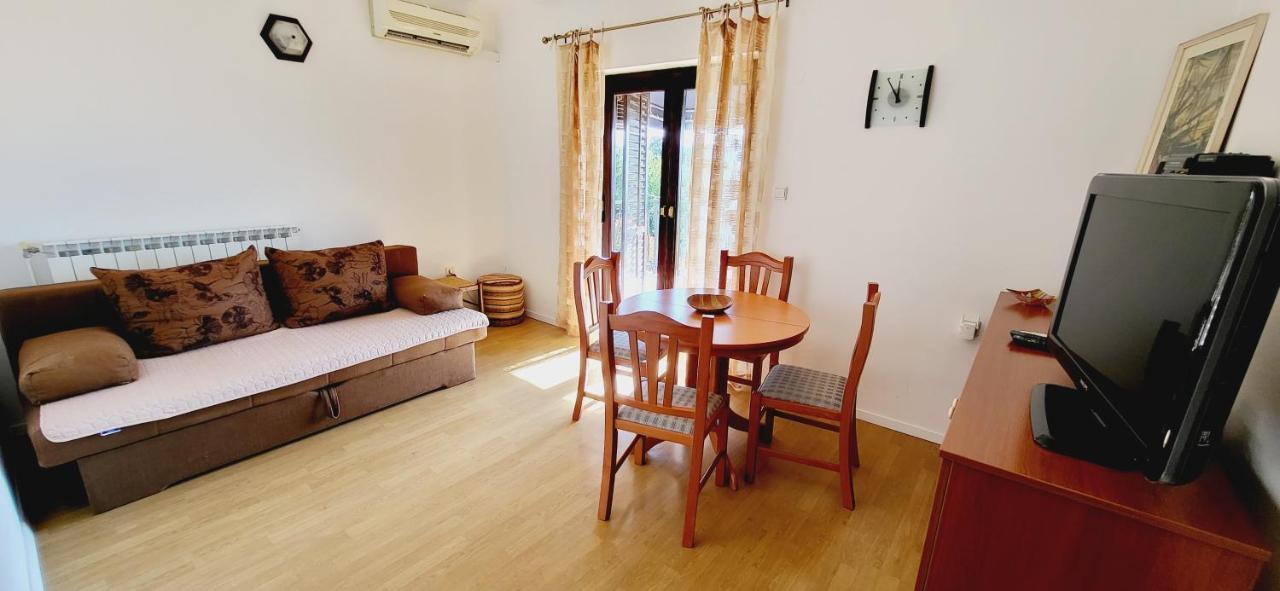 Apartments Italo By El-Pi Tours Нивице Экстерьер фото