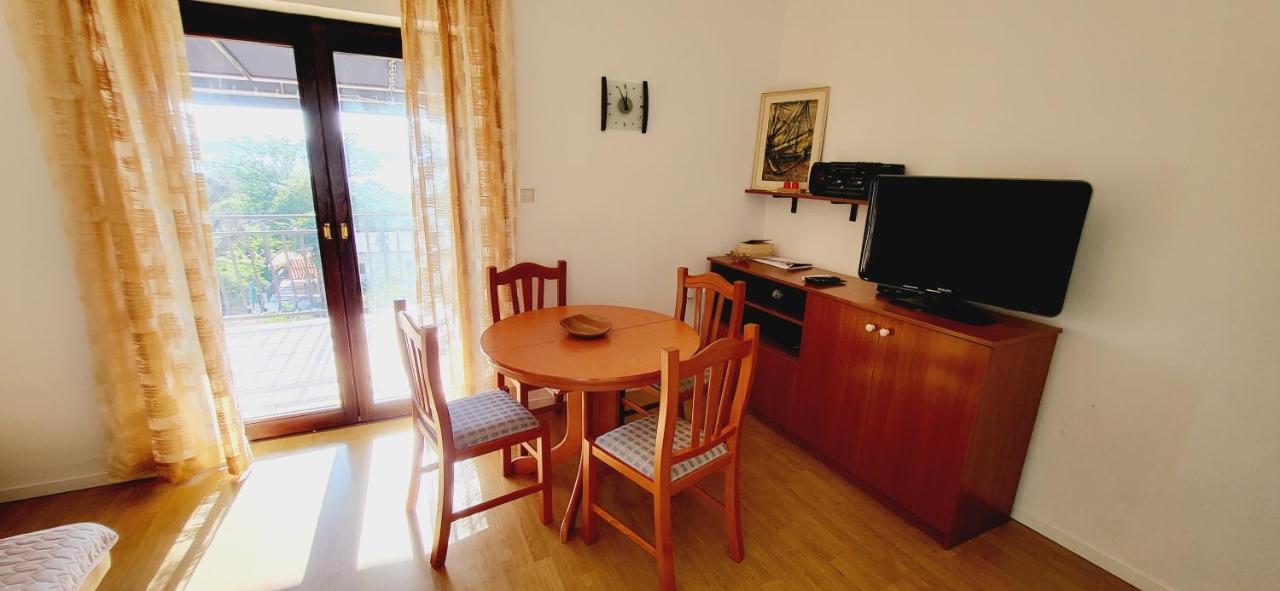 Apartments Italo By El-Pi Tours Нивице Экстерьер фото
