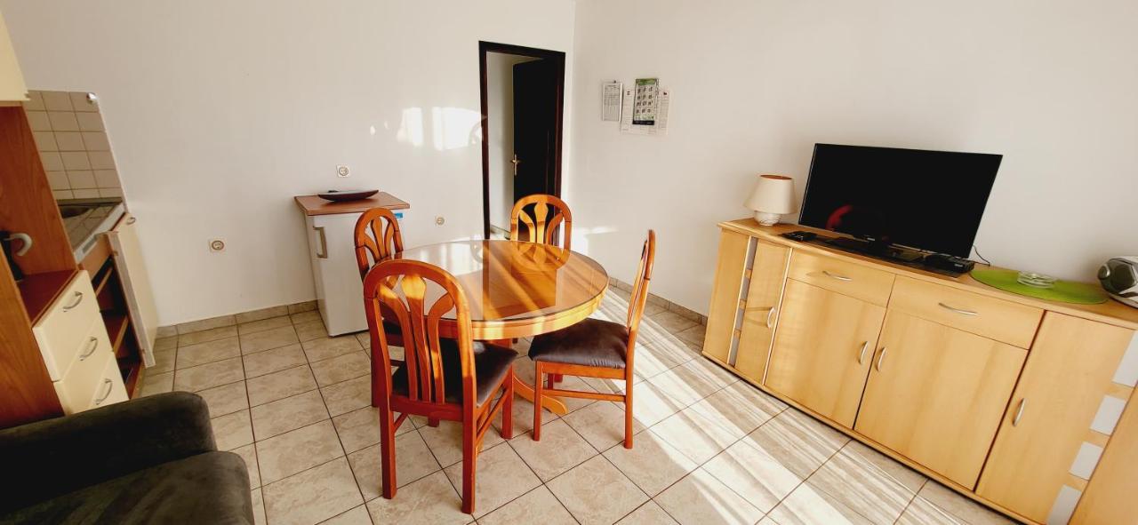 Apartments Italo By El-Pi Tours Нивице Экстерьер фото